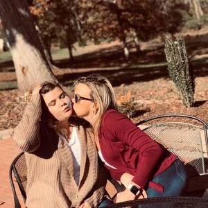 Meet your Posher, Carrie